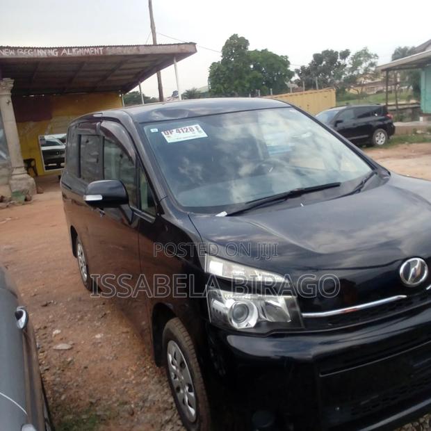 Toyota Voxy 2010 Black