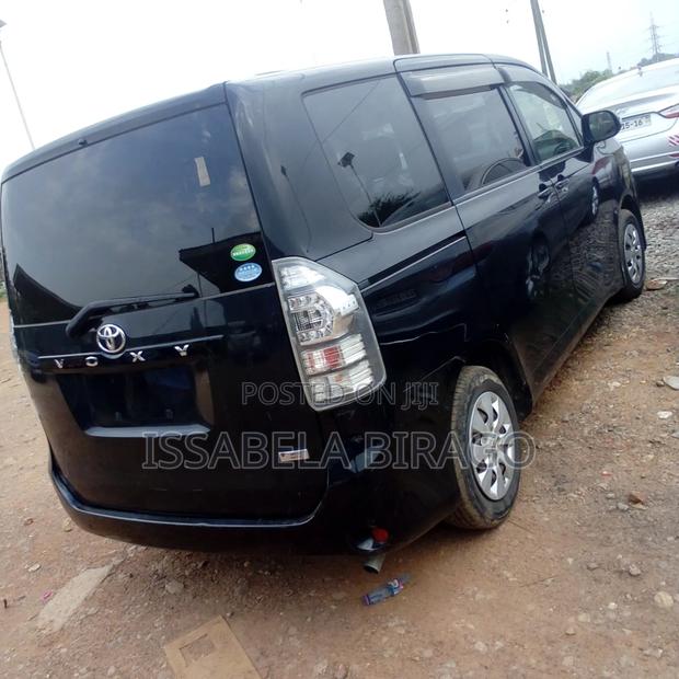 Toyota Voxy 2010 Black