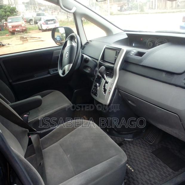 Toyota Voxy 2010 Black