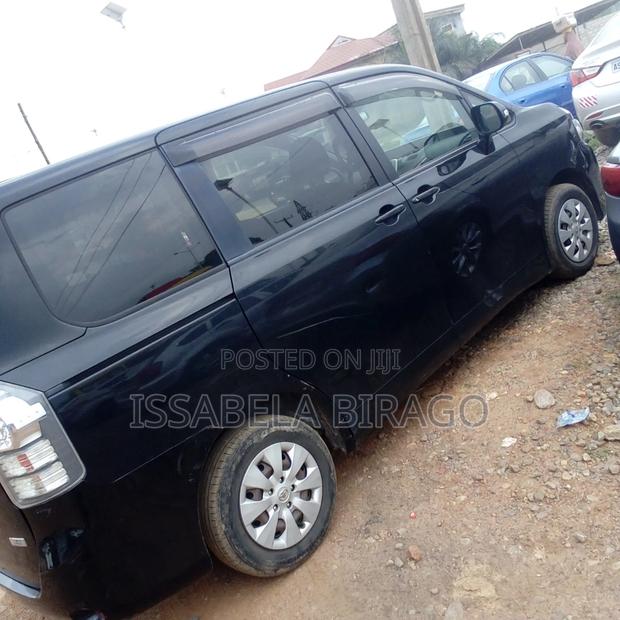 Toyota Voxy 2010 Black
