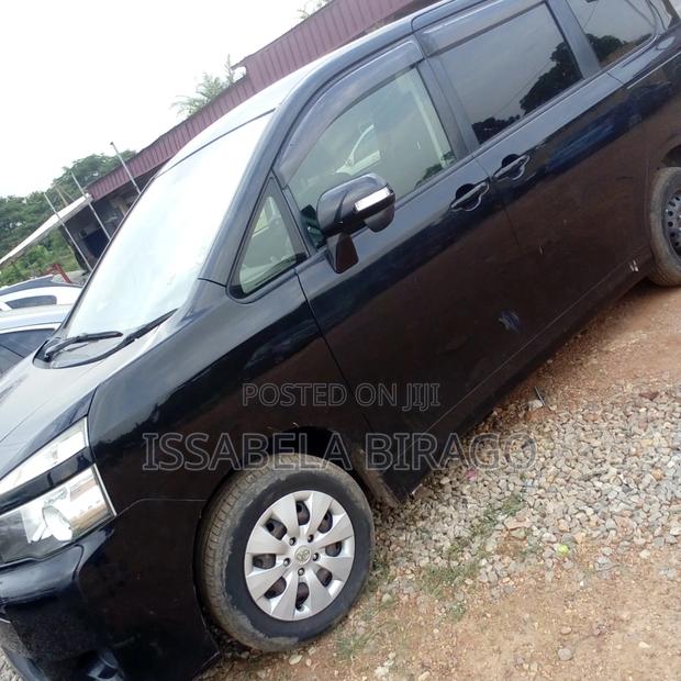 Toyota Voxy 2010 Black