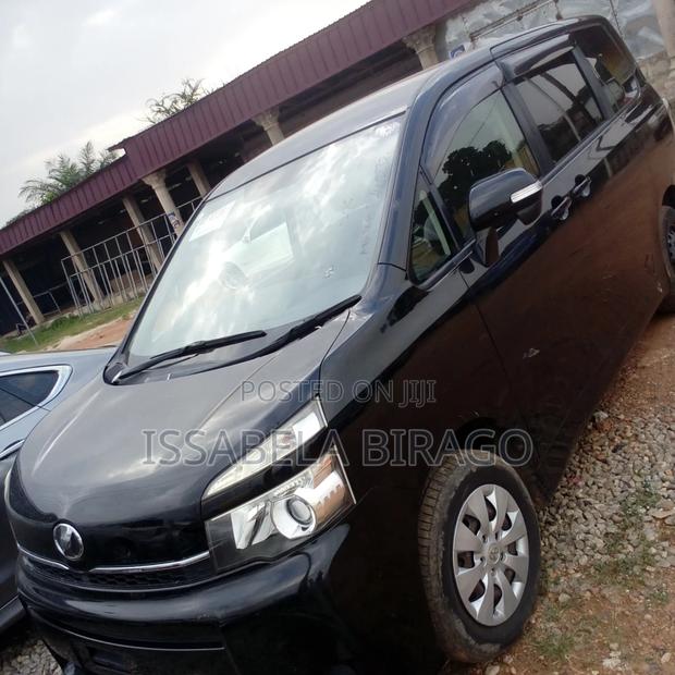 Toyota Voxy 2010 Black