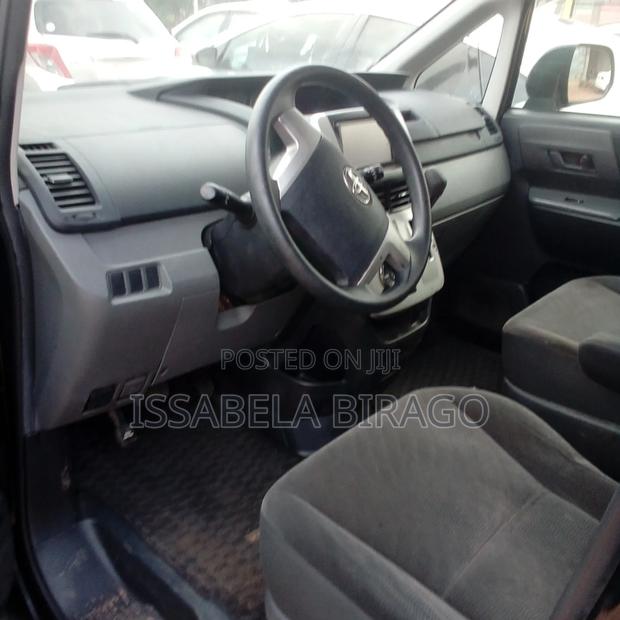 Toyota Voxy 2010 Black
