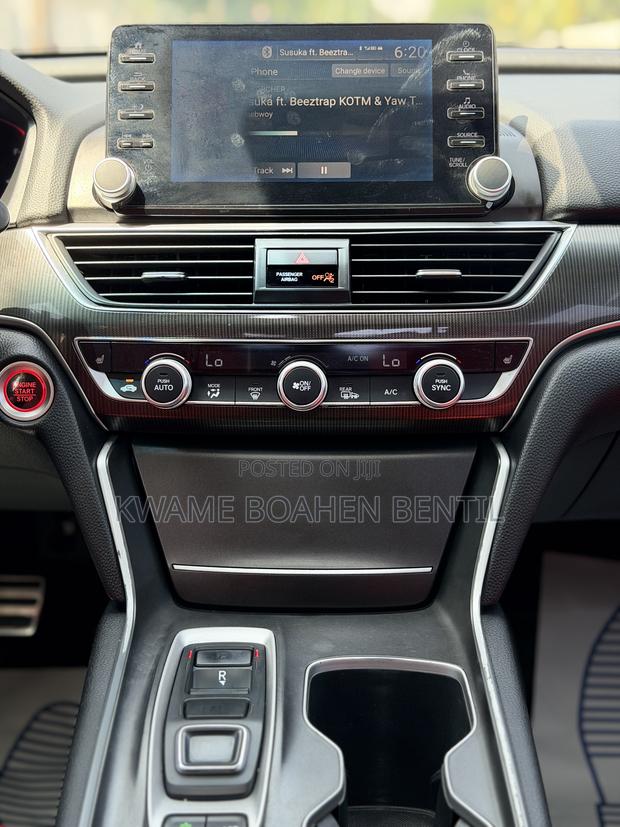 Honda Accord Sport (2.0L 4cyl Turbo 10A) 2019 White