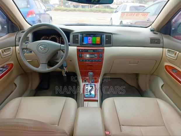 Toyota Corolla LE 4dr Sedan (1.8L 4cyl 4A) 2010 Gold photo 7