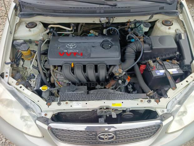 Toyota Corolla LE 4dr Sedan (1.8L 4cyl 4A) 2010 Gold photo 10