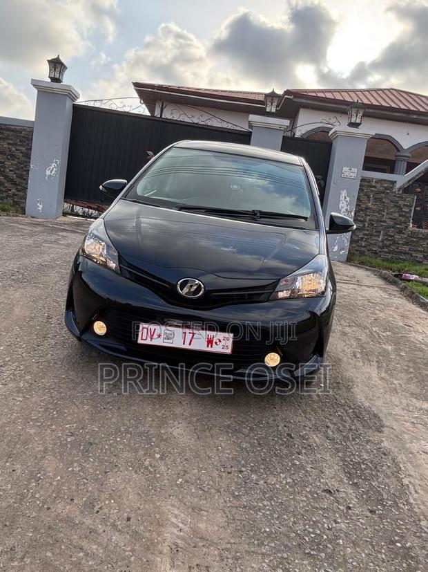 Toyota Vitz 1.3 AWD 5dr 2016 Black