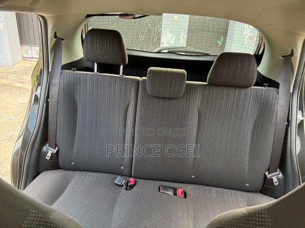 Toyota Vitz 1.3 AWD 5dr 2016 Black