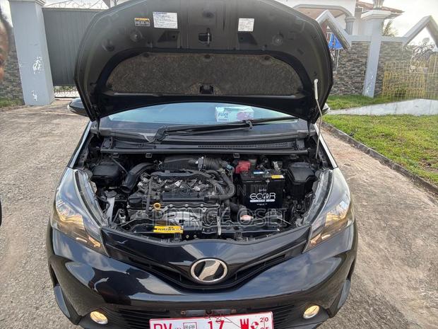 Toyota Vitz 1.3 AWD 5dr 2016 Black