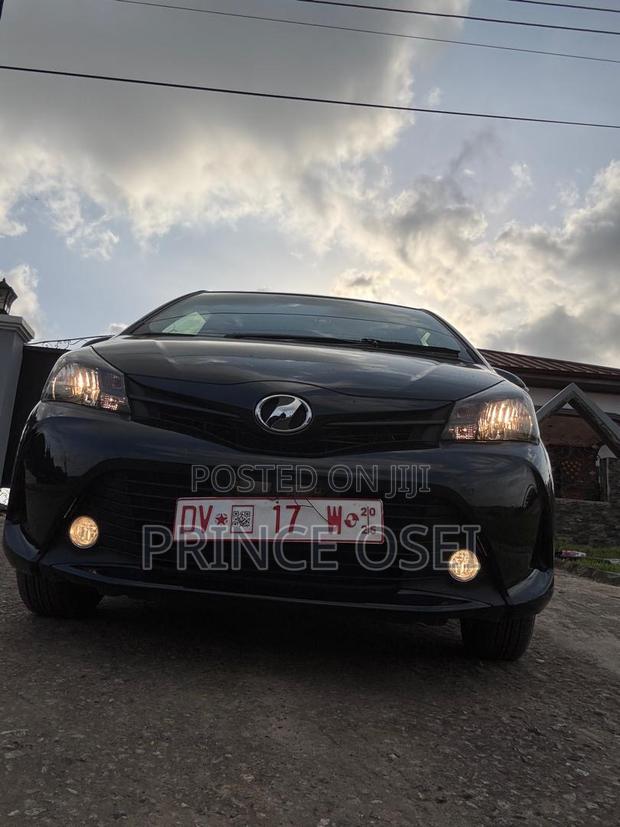 Toyota Vitz 1.3 AWD 5dr 2016 Black
