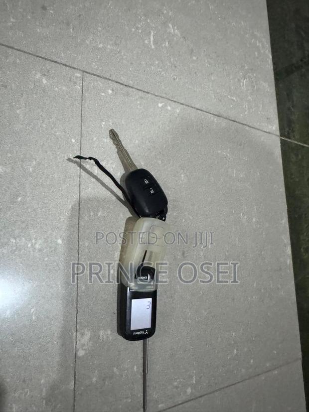 Toyota Vitz 1.3 AWD 5dr 2016 Black