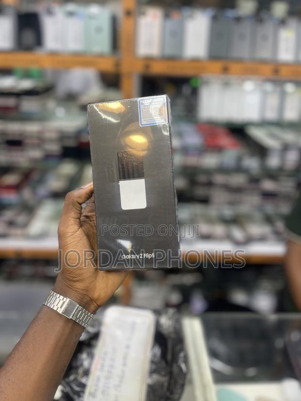 New Samsung Galaxy Z Flip 5 256 GB