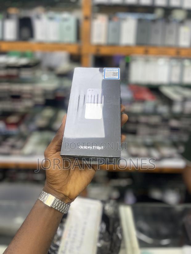 New Samsung Galaxy Z Flip 5 256 GB White photo 2