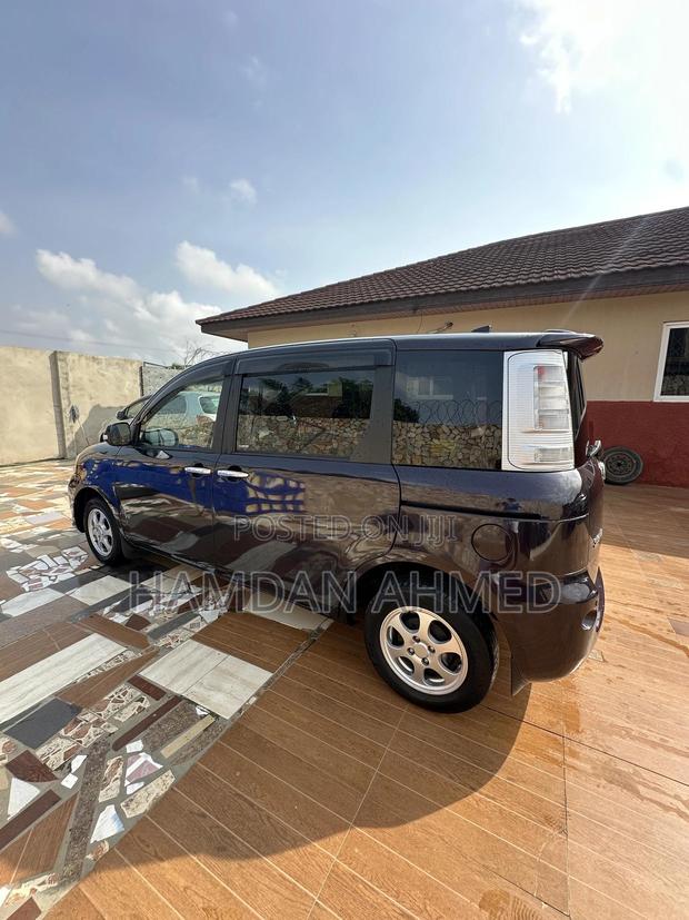 Toyota Sienta 1.5 AWD 2012 Purple