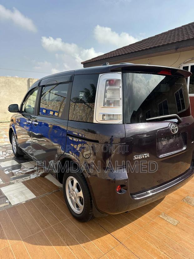 Toyota Sienta 1.5 AWD 2012 Purple