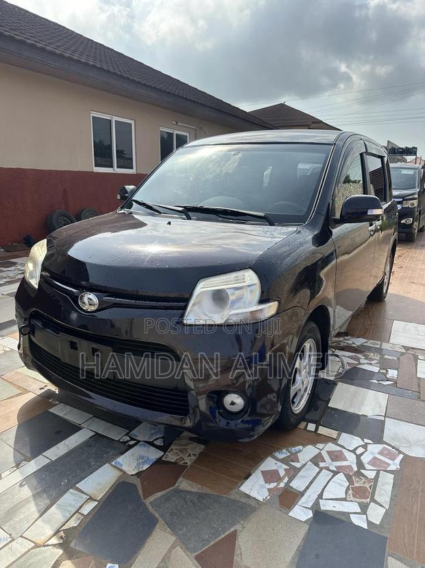 Toyota Sienta 1.5 AWD 2012 Purple