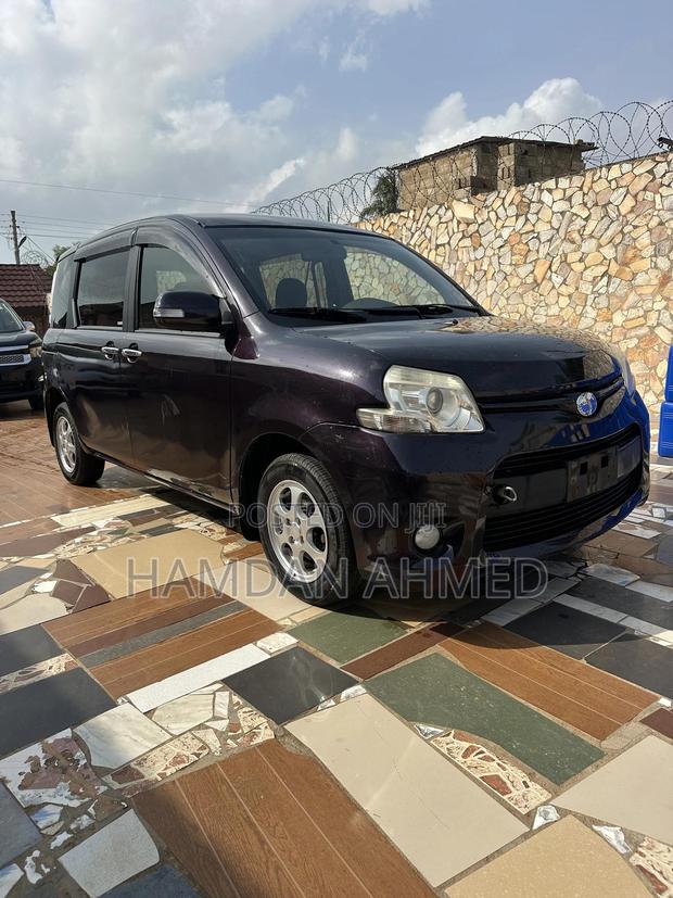 Toyota Sienta 1.5 AWD 2012 Purple