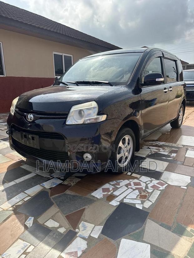 Toyota Sienta 1.5 AWD 2012 Purple
