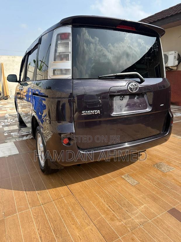 Toyota Sienta 1.5 AWD 2012 Purple