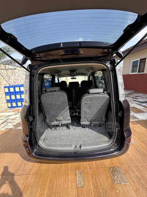 Toyota Sienta 1.5 AWD 2012 Purple