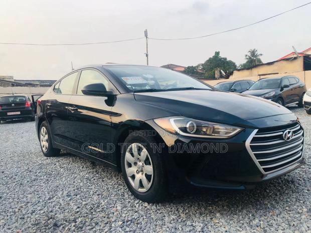 Hyundai Elantra 2019 Black photo 2