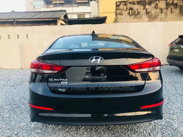 Hyundai Elantra 2019 Black photo 3