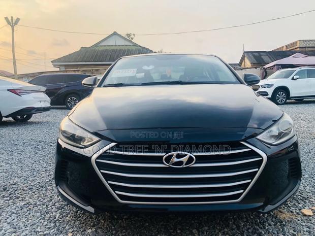 Hyundai Elantra 2019 Black photo 4