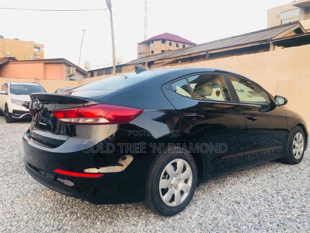 Hyundai Elantra 2019 Black photo 5