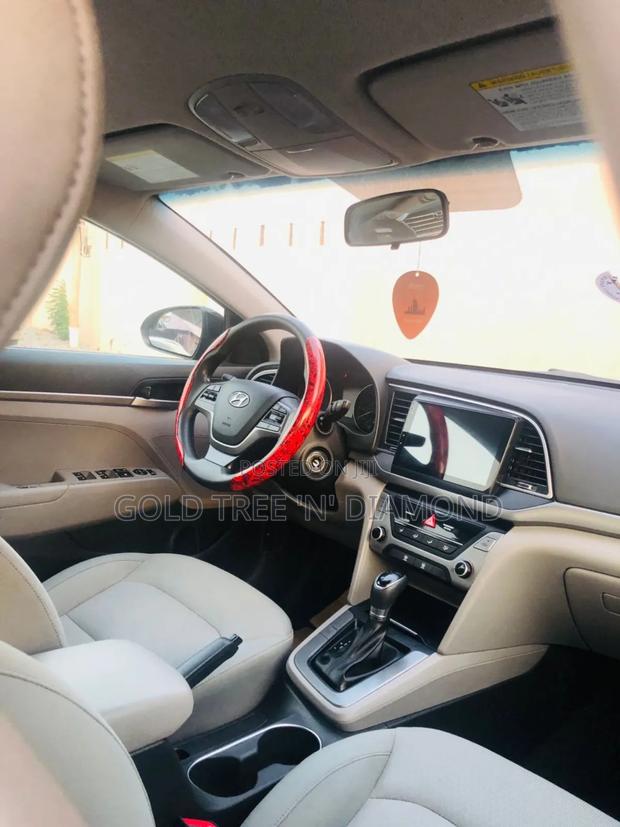 Hyundai Elantra 2019 Black photo 6