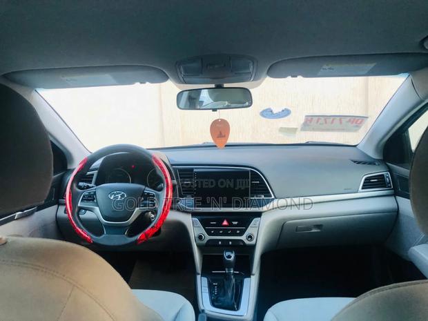Hyundai Elantra 2019 Black photo 7