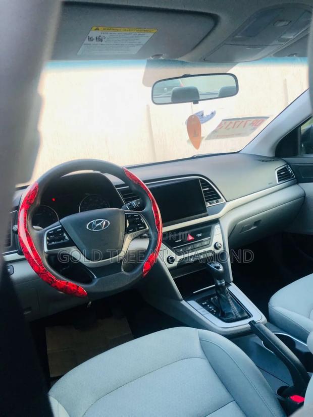 Hyundai Elantra 2019 Black photo 8