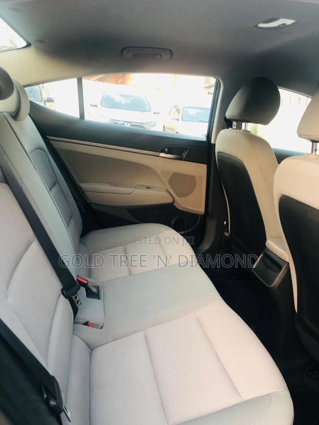 Hyundai Elantra 2019 Black photo 9