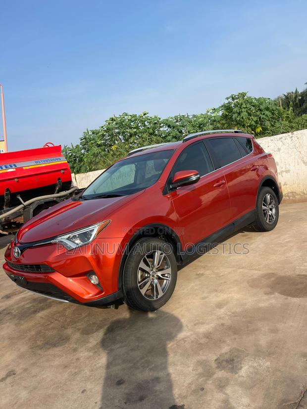 Toyota RAV4 XLE AWD (2.5L 4cyl 6A) 2017 Orange photo 5