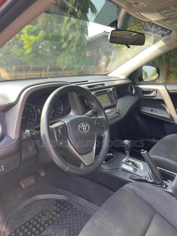 Toyota RAV4 XLE AWD (2.5L 4cyl 6A) 2017 Orange photo 7