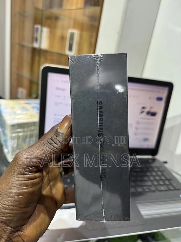 New Samsung Galaxy S10e 128 GB Black
