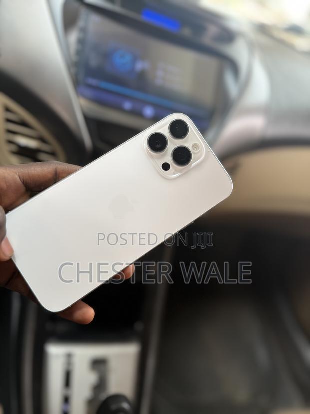 Apple iPhone 16 Pro Max 256 GB White · Photo 3