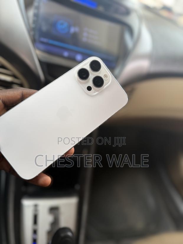 Apple iPhone 16 Pro Max 256 GB White · Photo 4