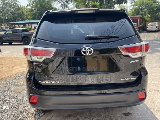 Toyota Highlander SE 4x4 V6 (3.5L 6cyl 8A) 2018 Black