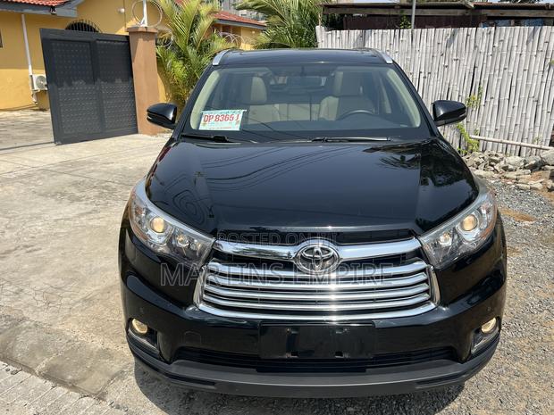 Toyota Highlander SE 4x4 V6 (3.5L 6cyl 8A) 2018 Black