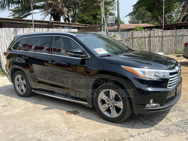 Toyota Highlander SE 4x4 V6 (3.5L 6cyl 8A) 2018 Black