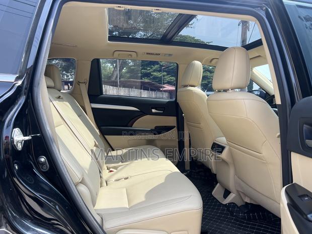 Toyota Highlander SE 4x4 V6 (3.5L 6cyl 8A) 2018 Black