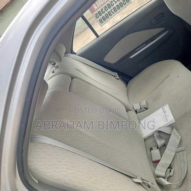 Toyota Belta 2010 Silver