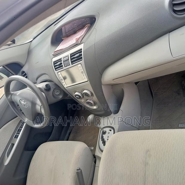 Toyota Belta 2010 Silver