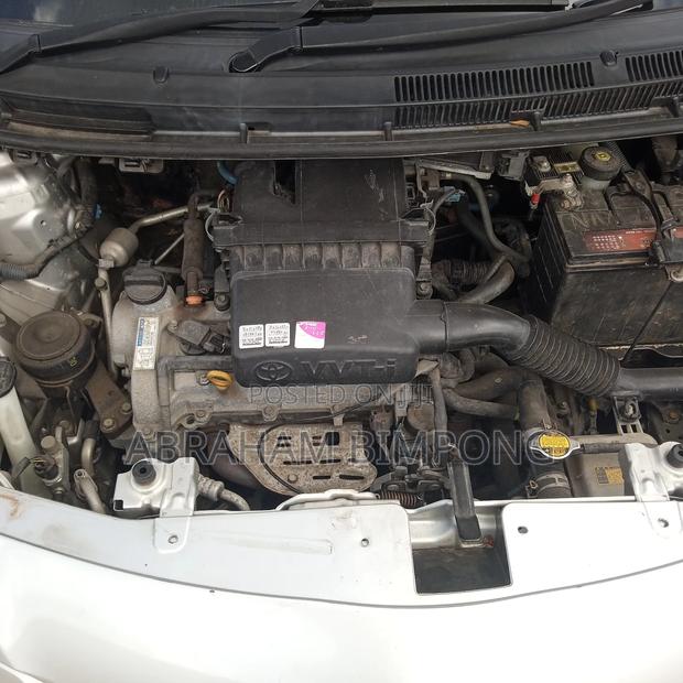 Toyota Belta 2010 Silver