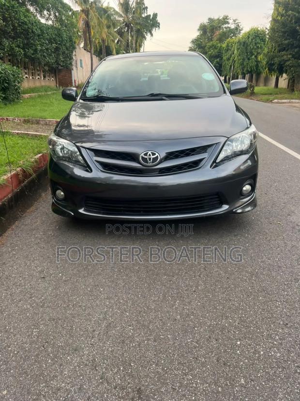 Toyota Corolla L 4dr Sedan (1.8L 4cyl 5M) 2013 Gray