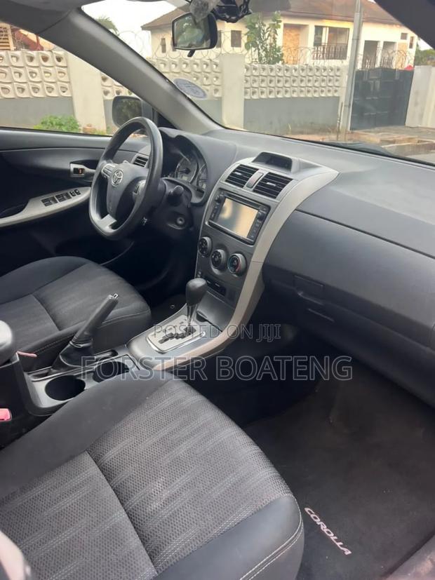 Toyota Corolla L 4dr Sedan (1.8L 4cyl 5M) 2013 Gray