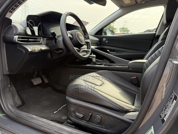 Hyundai Elantra Limited IVT 2025 Gray