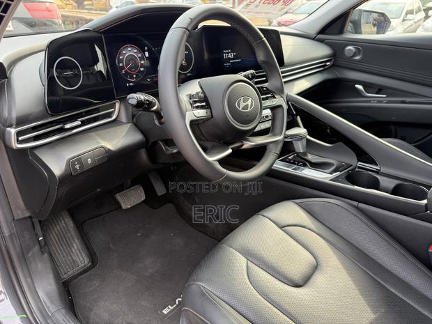 Hyundai Elantra Limited IVT 2025 Gray