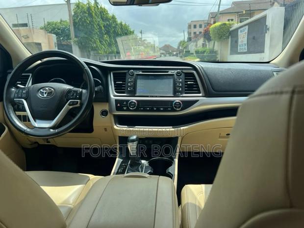Toyota Highlander XLE 2019 Burgundy