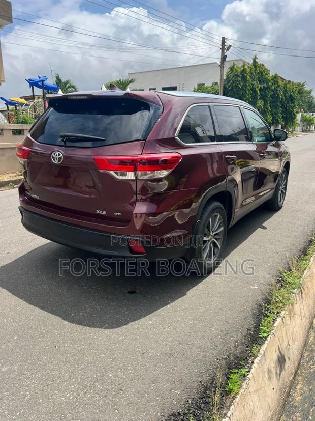 Toyota Highlander XLE 2019 Burgundy
